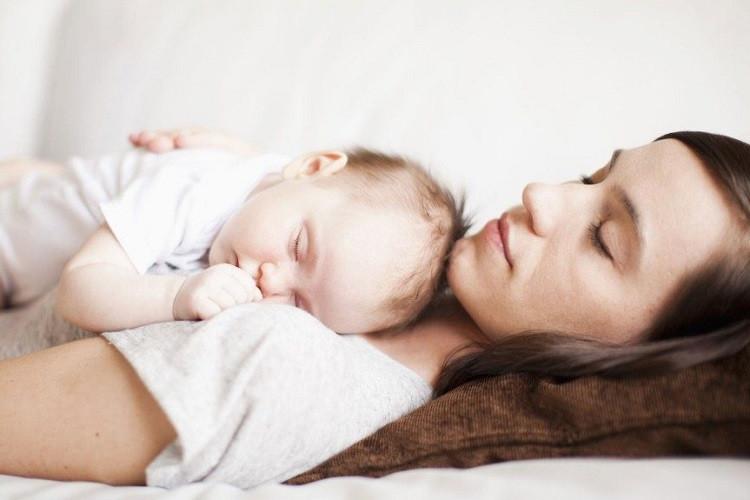How to sleep after a new born baby enters home